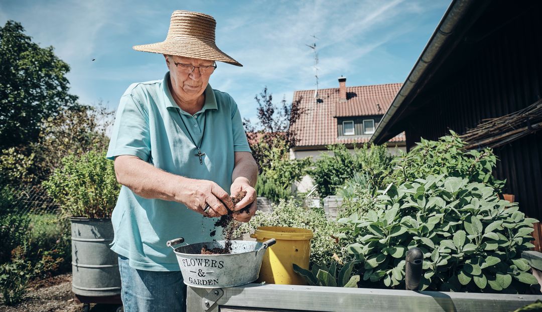 Frau mit Hut, Natur