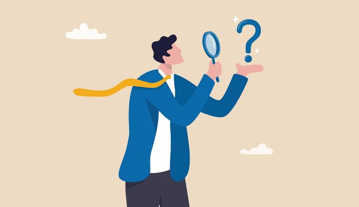 Der Zweifel macht niemanden zu einem schlechteren Gläubigen, eher im Gegenteil Illustration eines Mannes, der mit einer Lupe ein Fragezeichen untersucht