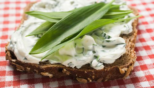 Sr. Bernadettes Rezept: Quark-Bärlauch-Aufstrich - Leben jetzt