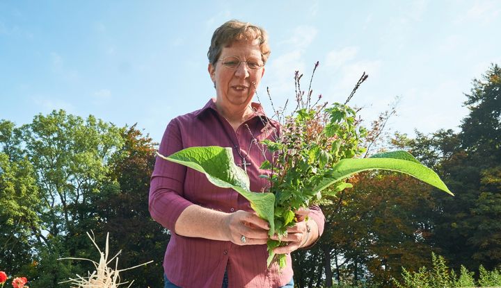 Frau, Blumenstrau&szlig;